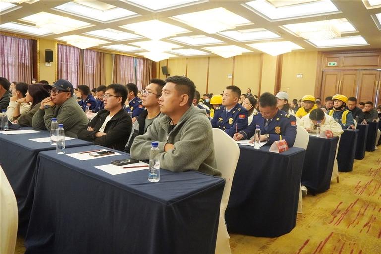 dabc776b-f395-4143-af6c-42cfb481f6d6.jpg