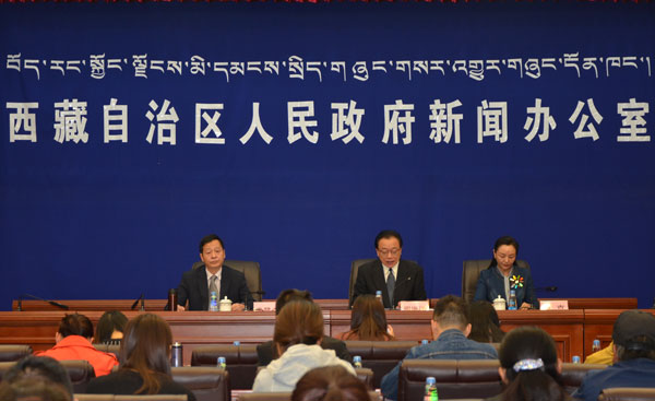 新闻发布会现场.jpg 新闻发布会现场.jpg