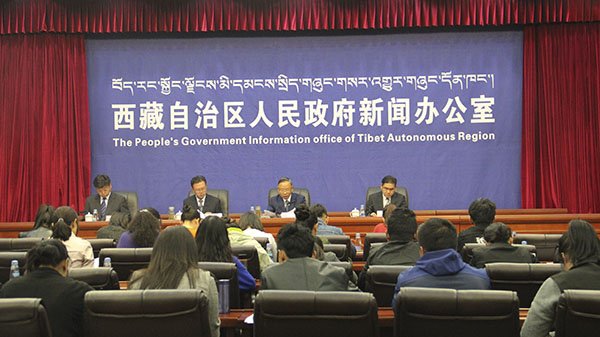 新闻发布会现场.jpg 新闻发布会现场.jpg
