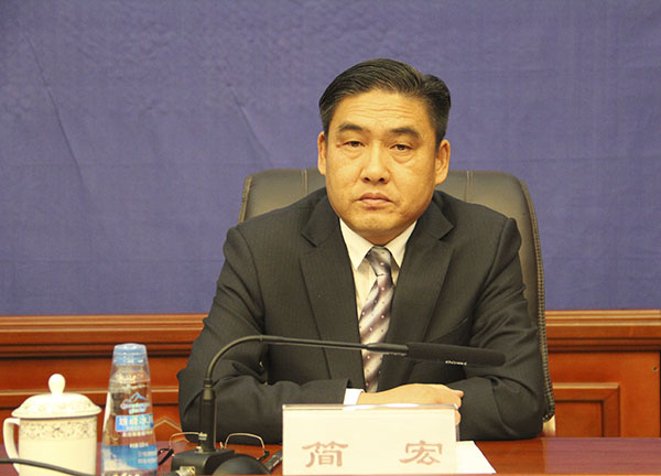 区党委政策研究室(农工办、财经办)副主任:简宏.jpg 区党委政策研究室(农工办、财经办)副主任:简宏.jpg