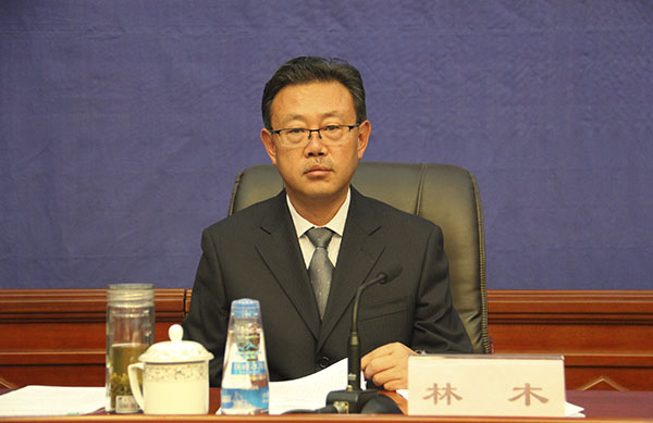 区农牧厅党组成员、总农艺师:林木.jpg 区农牧厅党组成员、总农艺师:林木.jpg