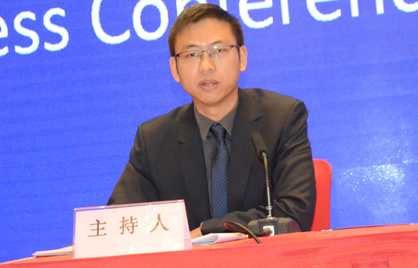 主持人：西藏自治区党委外宣办（政府新闻办）三处副处长 罗铁柱.jpg